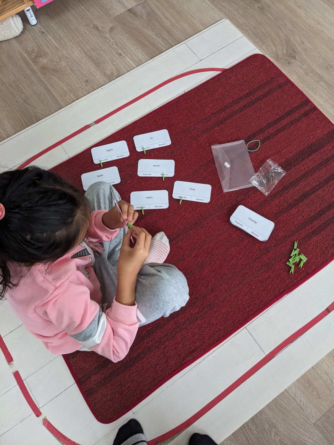 Matériel de grammaire Montessori Cartes de grammaire Montessori sur tapis